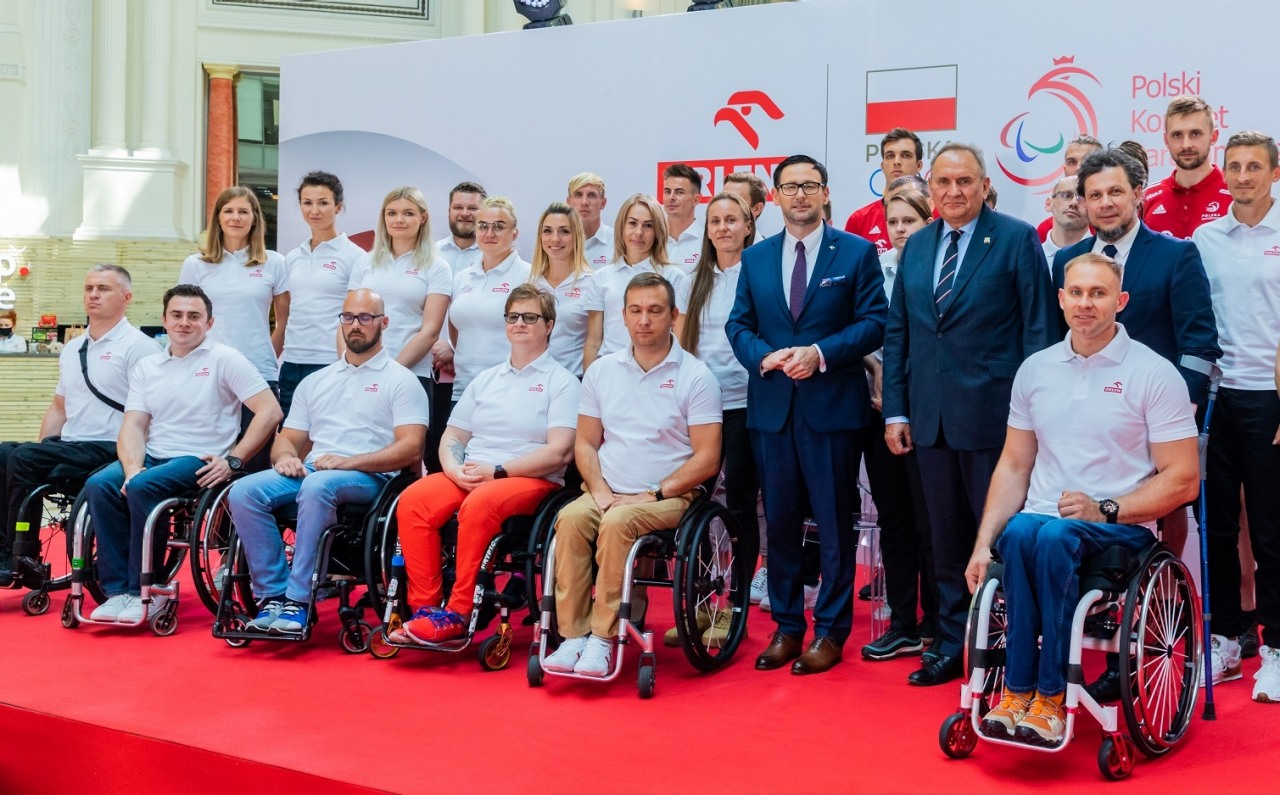 28.06.2021 w siedzibie PKN ORLEN w Warszawie, Grupa Sportowa Orlen czyli Paraolimpijczycy oraz Olimpijczycy Igrzysk Olimpijskich w Tokio 2021, spotkali się z prezesem Pkn Orlen Danielem Obajtkiem oraz wiceprezesem Adamem Burakiem , a także prezesem PKOL Andrzejem Kraśnickim i prezesem Polskiego Związku Paraolimpijskiego Łukaszem  Szeligą i europosłem Ryszardem Czarneckim