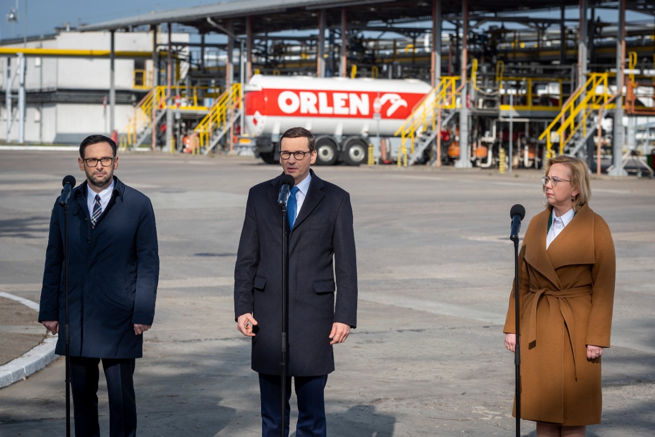 30.03.2022 Mościska Konferencja prasowa na terenie Terminalu Paliw PKN ORLEN w Mościskach z udziałem Premiera Morawieckiego , minister Moskwy i Prezesa Obajtka fot. Miłosz Poloch