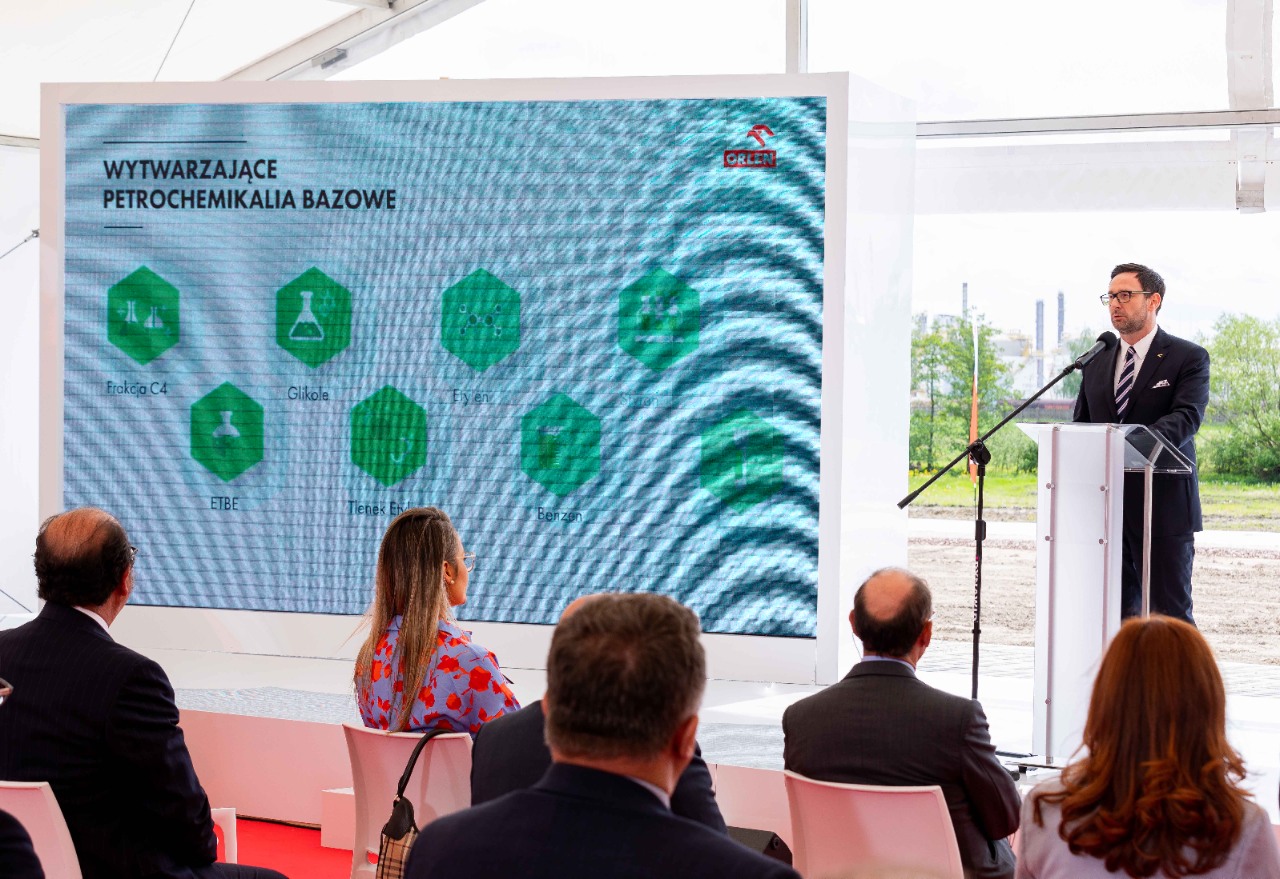 przedstawienie petrochemikaliow