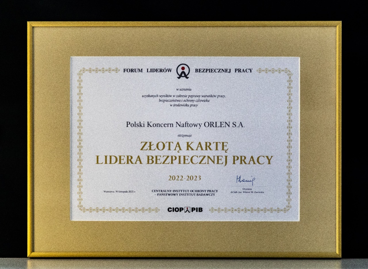 ORLEN ESG. Dyplom przyznany przez Forum Liderów Bezpiecznej Pracy „Złota karta Lidera Bezpiecznej Pracy” dla PKN ORLEN. 