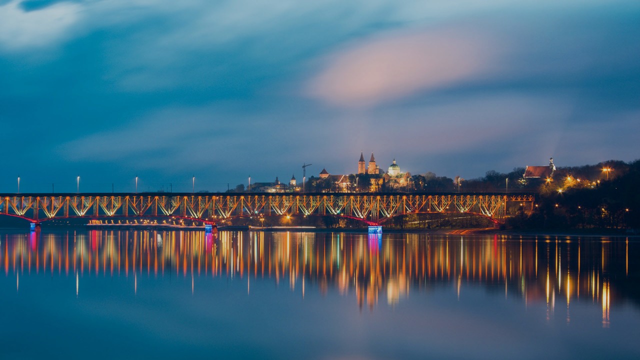 ORLEN dla Płocka. Miasto Płock nocą.